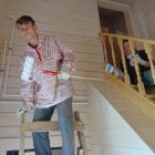 ПОДРОСТКИ ПОМОГАЮТ СТРОИТЬ И ВОССТАНАВЛИВАТЬ ХРАМЫ